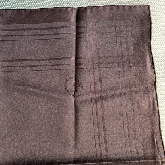 Authentic Gucci Pocket Square - Picture 12 of 12